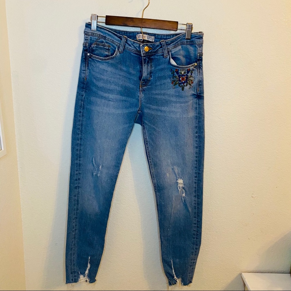 Zara Basic Z1975 Jeans embroidered unfinished hem